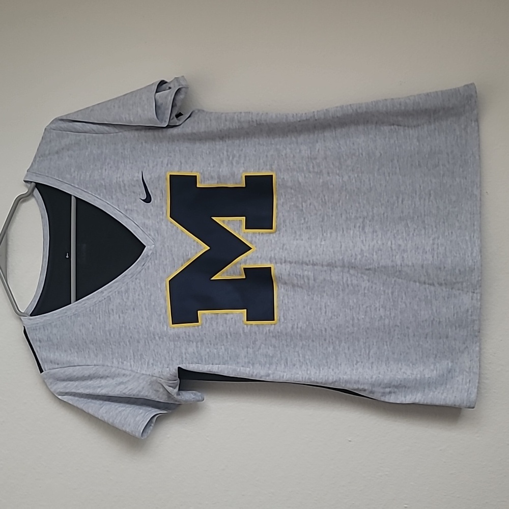 University of Michigan Nike Dri Fit T-shirt Size M